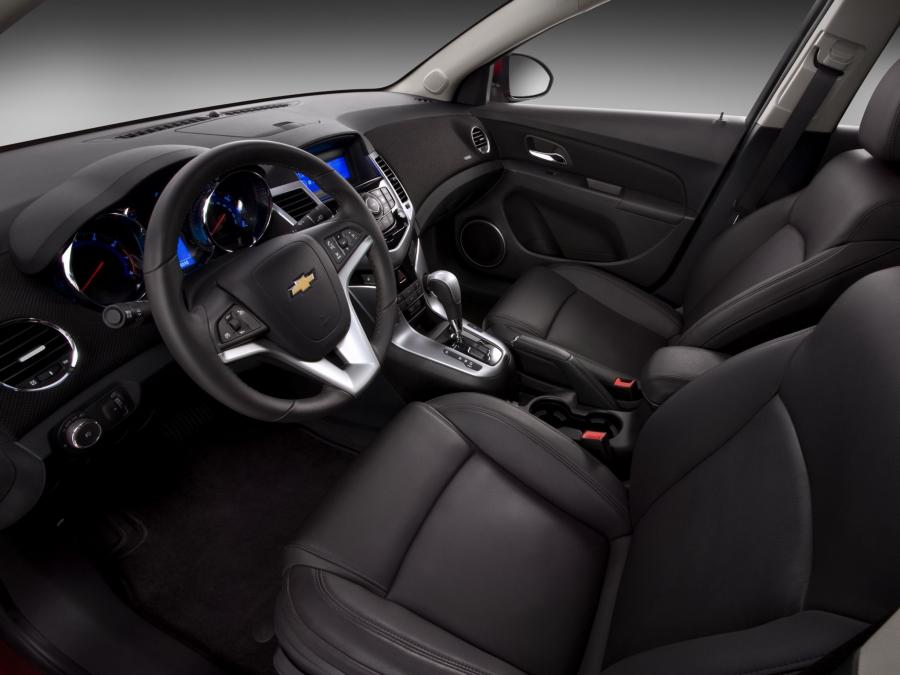  Chevrolet Cruze RS 2010 года  (фото 10 из 14)